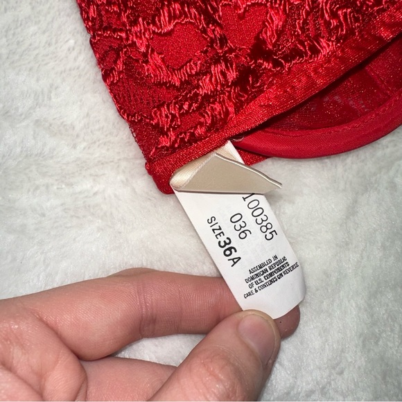 Vintage! Victoria’s Secret Red Lace Bra! - Picture 5 of 7
